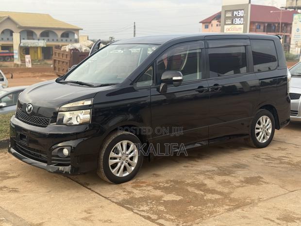 Toyota Voxy 2012 Black