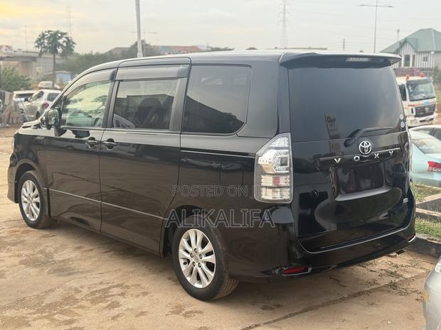 Toyota Voxy 2012 Black