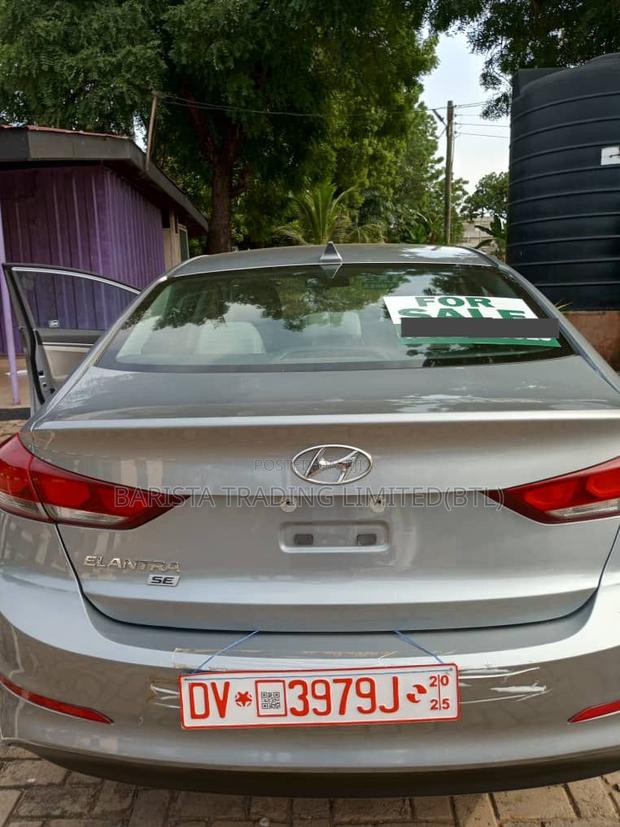 Hyundai Elantra SE Sedan FWD (2.0L 4cyl 6M) 2017 Silver