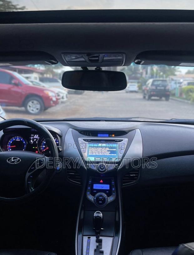 Hyundai Elantra Limited Sedan FWD (1.8L 4cyl 6A) 2013 White