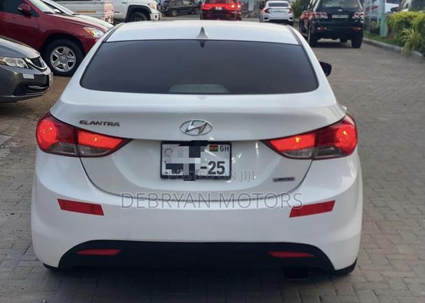 Hyundai Elantra Limited Sedan FWD (1.8L 4cyl 6A) 2013 White