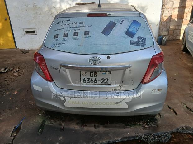 Toyota Vitz 2012 Silver