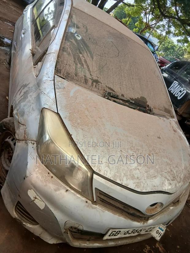 Toyota Vitz 2012 Silver