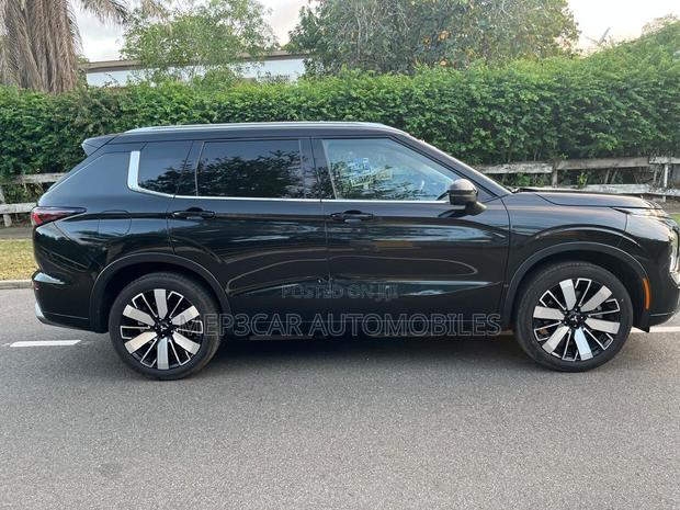 Mitsubishi Outlander 2025 Black