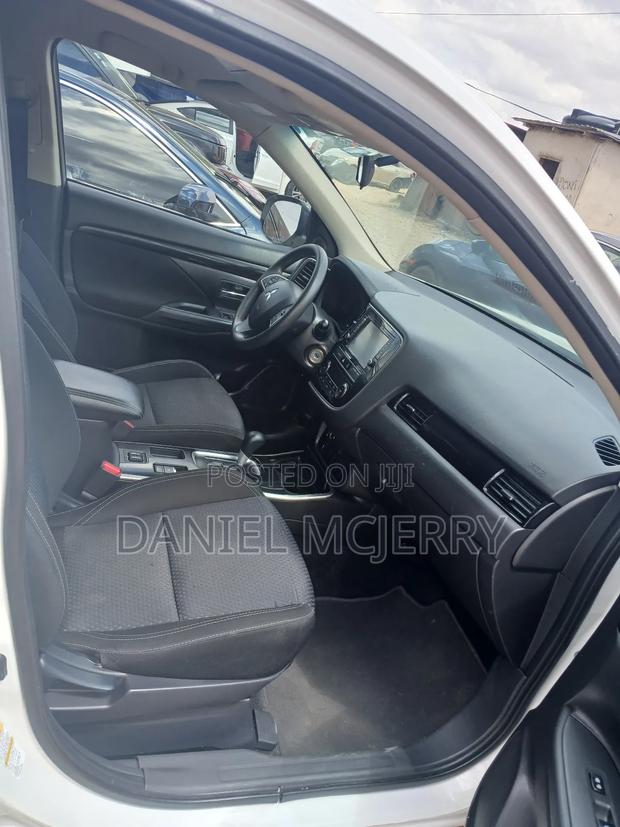 Mitsubishi Outlander 2019 White