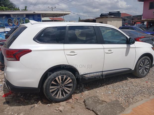 Mitsubishi Outlander 2019 White
