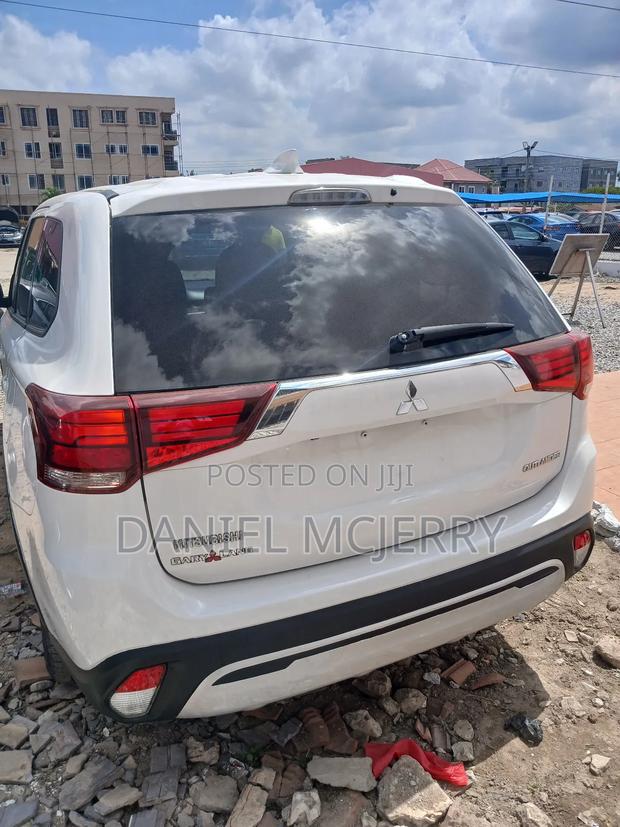 Mitsubishi Outlander 2019 White