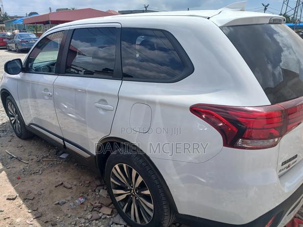 Mitsubishi Outlander 2019 White