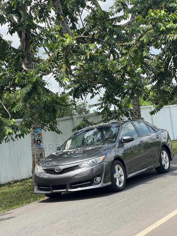 Toyota Camry SE 4dr Sedan (2.5L 4cyl 6A) 2014 Gray