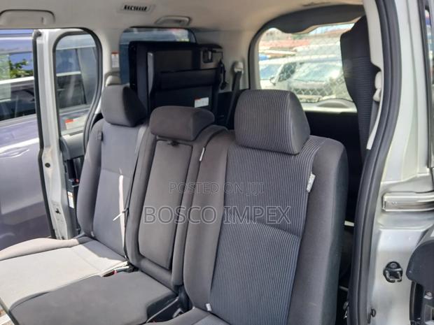 Toyota Voxy 2015 Silver