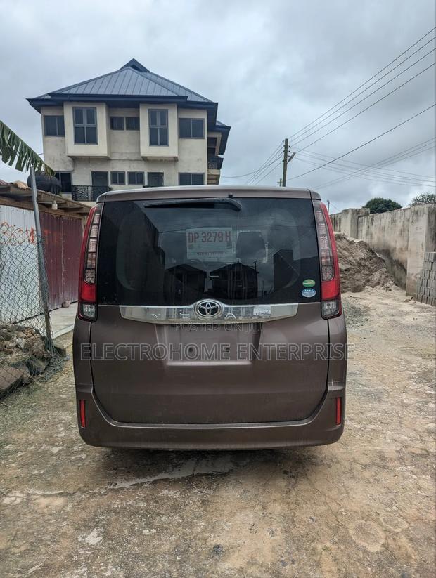 Toyota Noah 2015 Brown