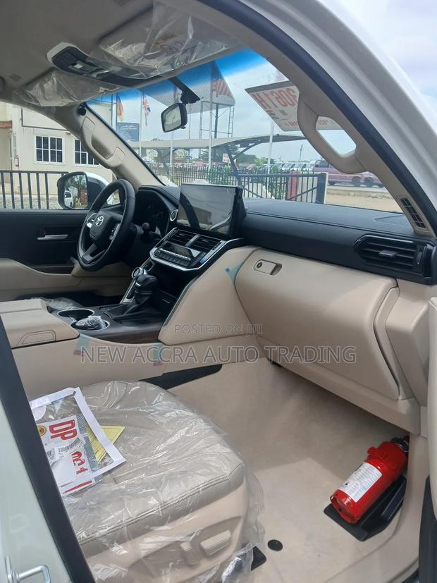 New Toyota Land Cruiser LC300 2025 White