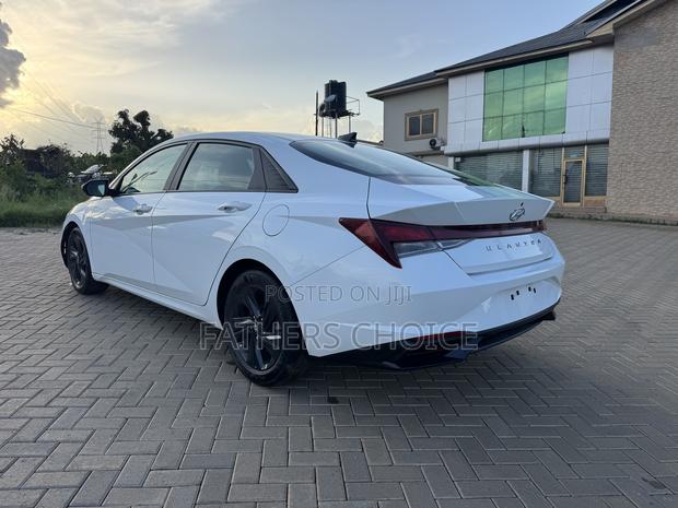 Hyundai Elantra SEL 2021 White