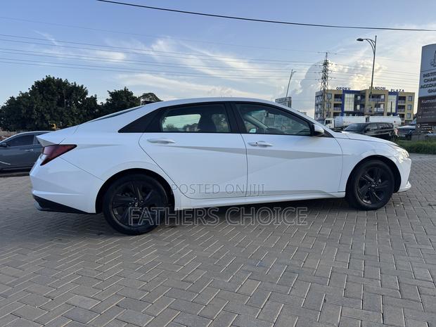 Hyundai Elantra SEL 2021 White