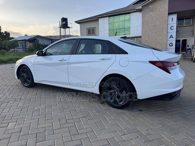 Hyundai Elantra SEL 2021 White