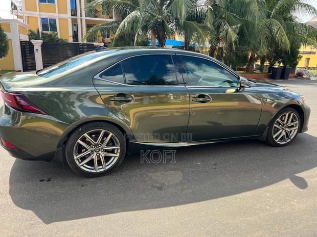 Lexus IS 200t 2016 Green