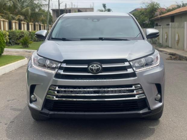 Toyota Highlander LE 2019 Silver