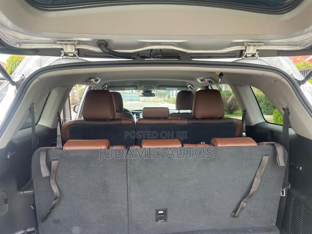 Toyota Highlander LE 2019 Silver