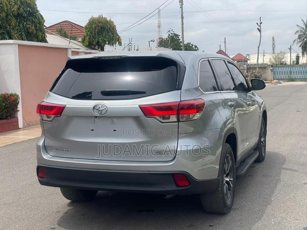 Toyota Highlander LE 2019 Silver
