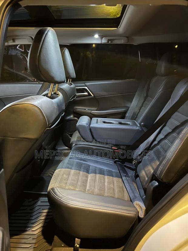 Mitsubishi Outlander SEL Platinum Edition 2024 White