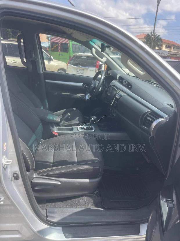 Toyota Hilux 2017 Gray