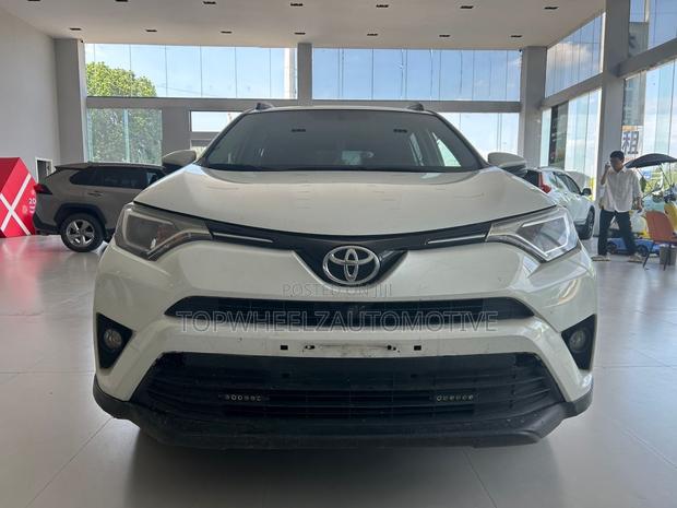 Toyota RAV4 2017 White