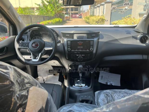 New Nissan Navara 2025 White