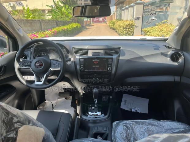 New Nissan Navara 2025 White