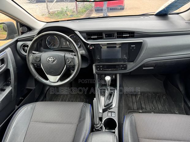 Toyota Corolla SE Special Edition 4dr Sedan (1.8L 4cyl CVT) 2017 Black