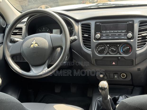 Mitsubishi L200 2023 White