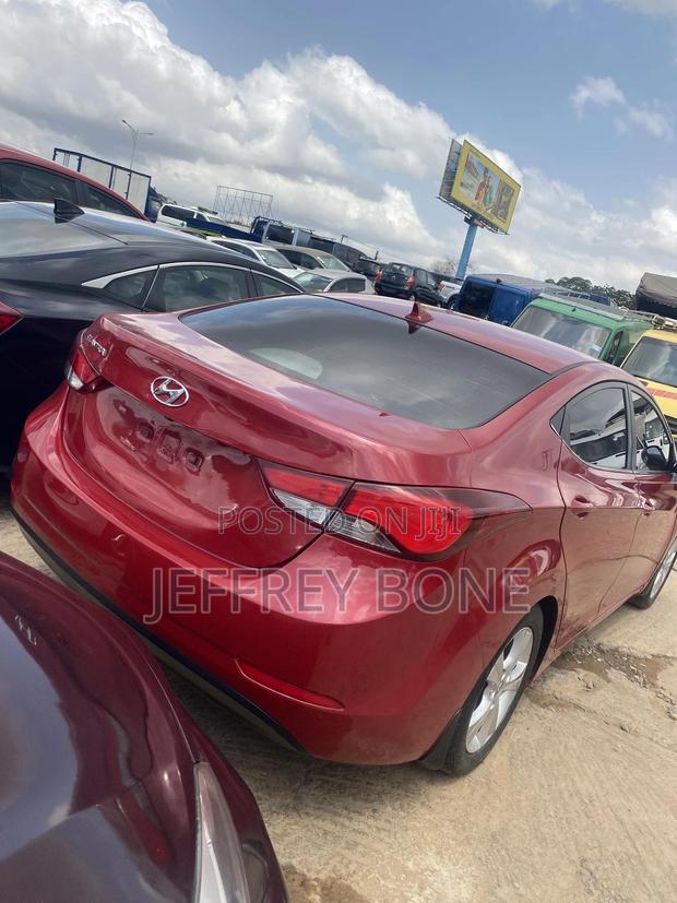 Hyundai Elantra Limited Sedan FWD (1.8L 4cyl 6A) 2016 Red