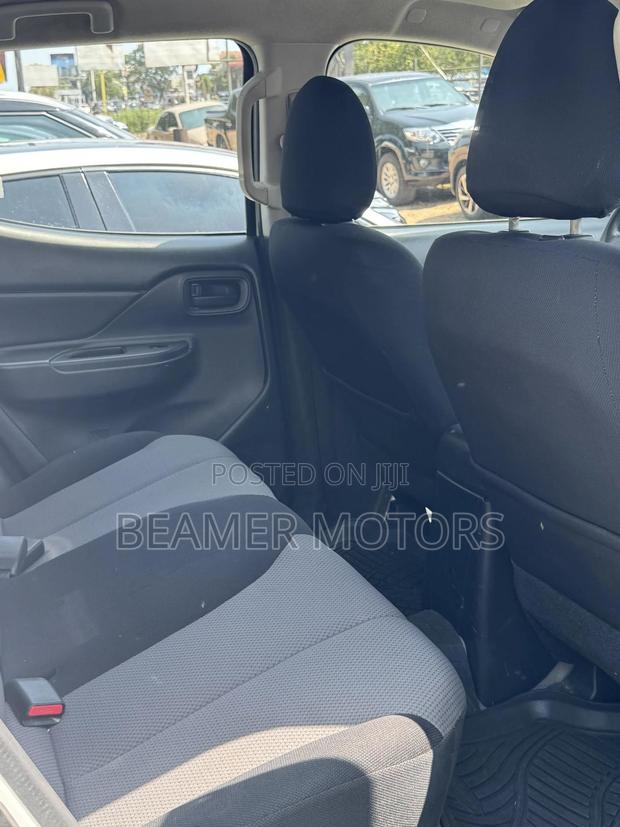 Mitsubishi L200 2023 White