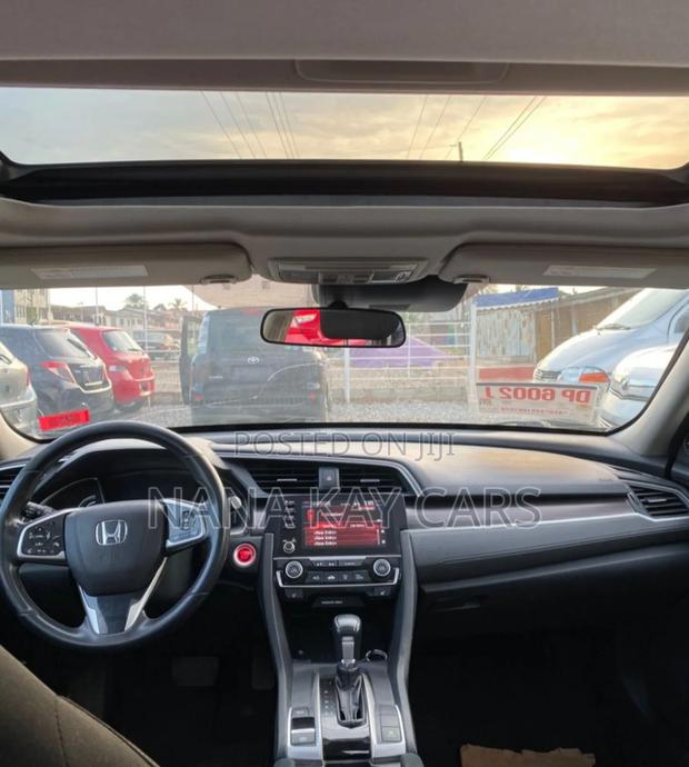 Honda Civic EX Hatchback 2019 Gray