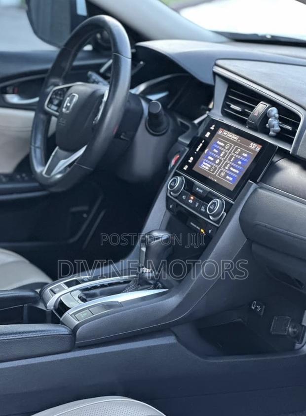Honda Civic Touring Coupe 2018 White