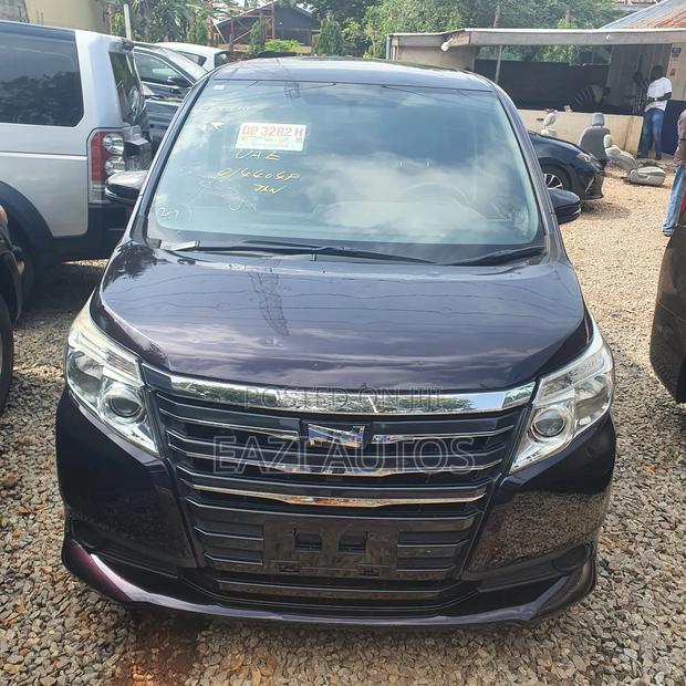 Toyota Noah 2015