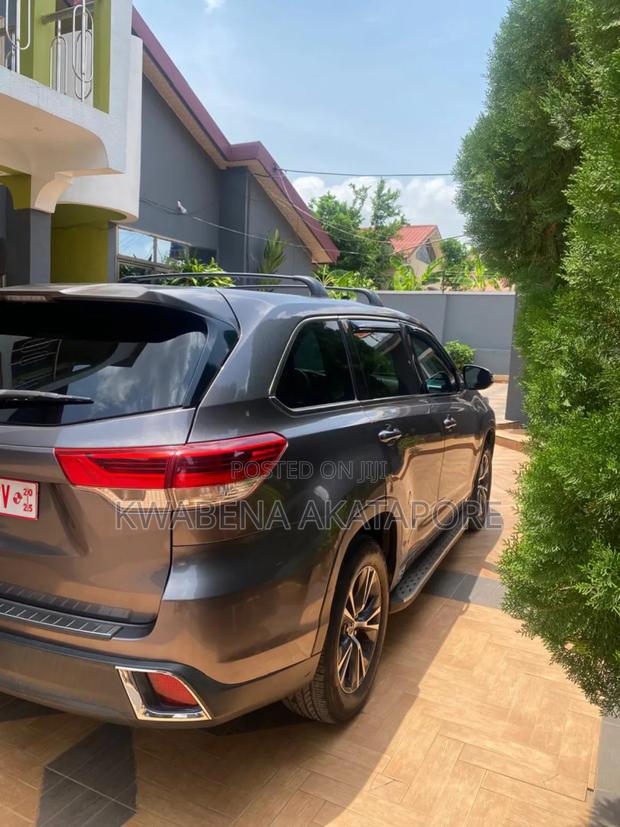 Toyota Highlander XLE 2019 Brown
