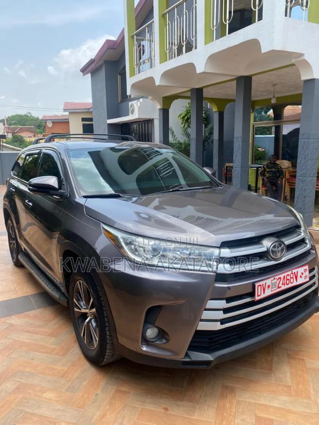 Toyota Highlander XLE 2019 Brown