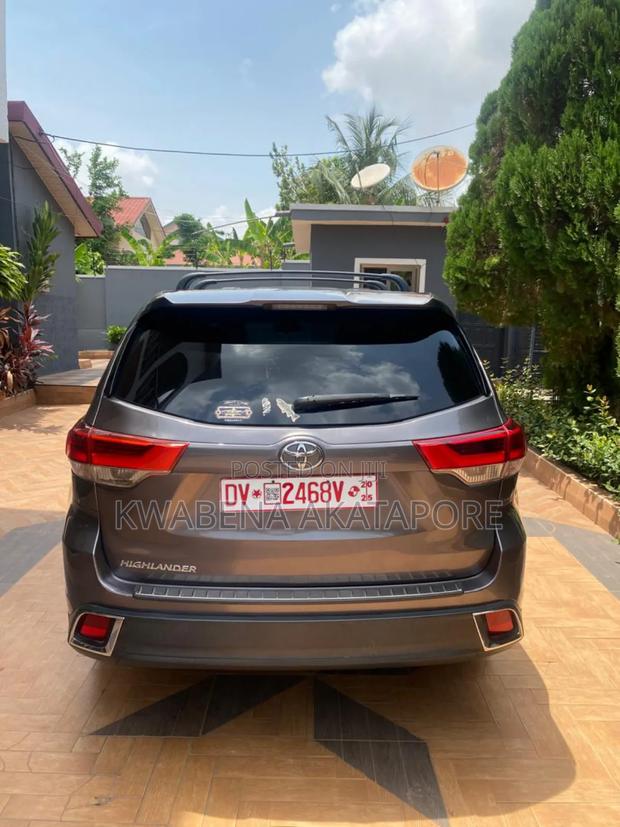 Toyota Highlander XLE 2019 Brown