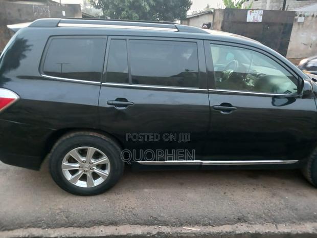 Toyota Highlander LE 4dr SUV AWD (3.5L 6cyl 6A) 2015 Black
