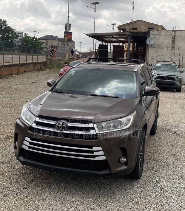 Toyota Highlander Limited 2019 Brown