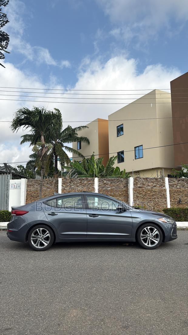 Hyundai Elantra Value Edition Sedan FWD (2.0L 4cyl 6A) 2017 Silver