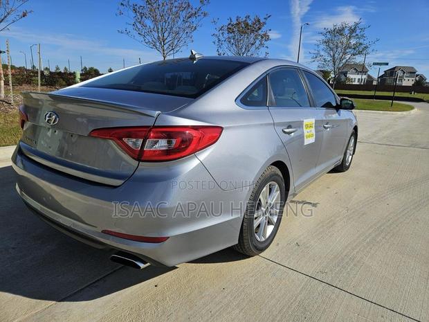 Hyundai Sonata Base Sedan FWD (2.4L 4cyl 6A) 2016 Gray