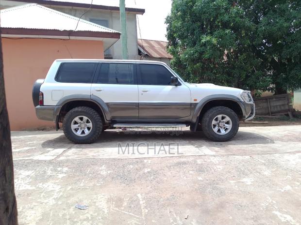 Nissan Patrol 2001 White