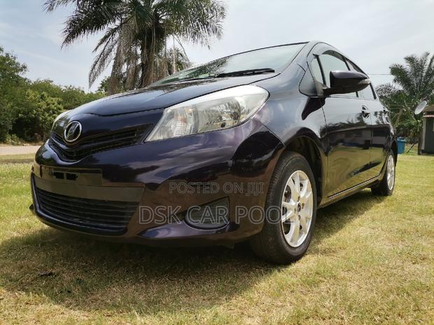 Toyota Vitz 1.3 FWD 5dr 2013 Maroon