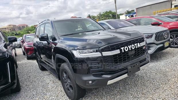 Toyota Land Cruiser LC300 2025 Black