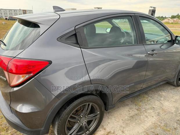 Honda HR-V 4dr SUV (1.5L 4cyl CVT) 2016 Gray