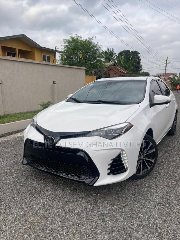 Toyota Corolla SE (1.8L 4cyl 2A) 2018 White
