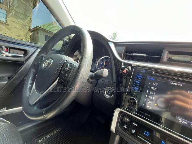 Toyota Corolla SE (1.8L 4cyl 2A) 2019 Gray