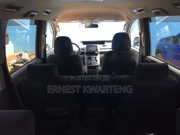 Toyota Voxy 2012 Silver