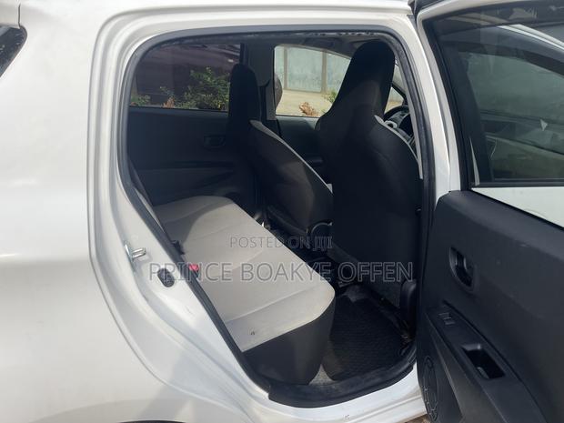 Toyota Vitz 2014 White
